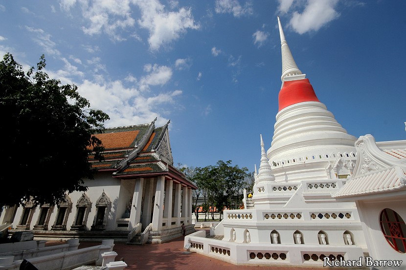 Phra Samut Chedi (พระสมุทรเจดีย์)