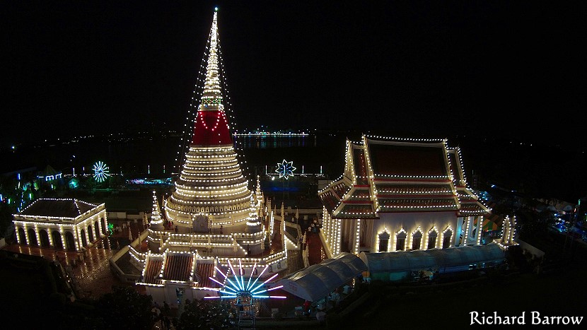 Phra Samut Chedi at Night