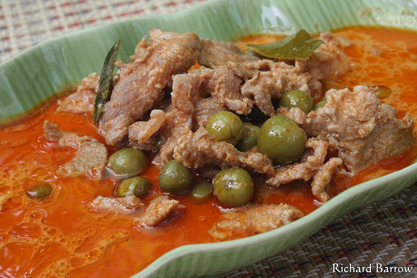 Red Curry with Pork (gaeng pet moo)