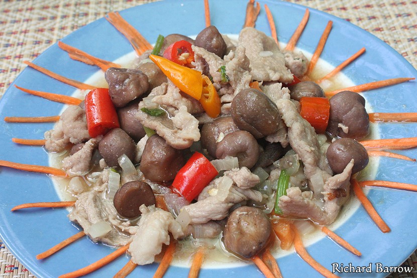 Fried Mushroom and Pork in Oyster Sauce
